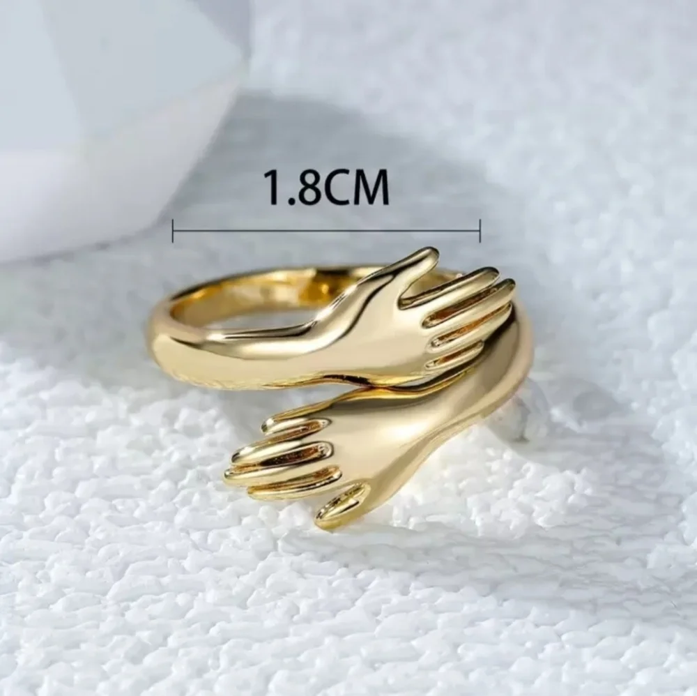 NEW‼️Hug Ring+Gift Box. Size 7